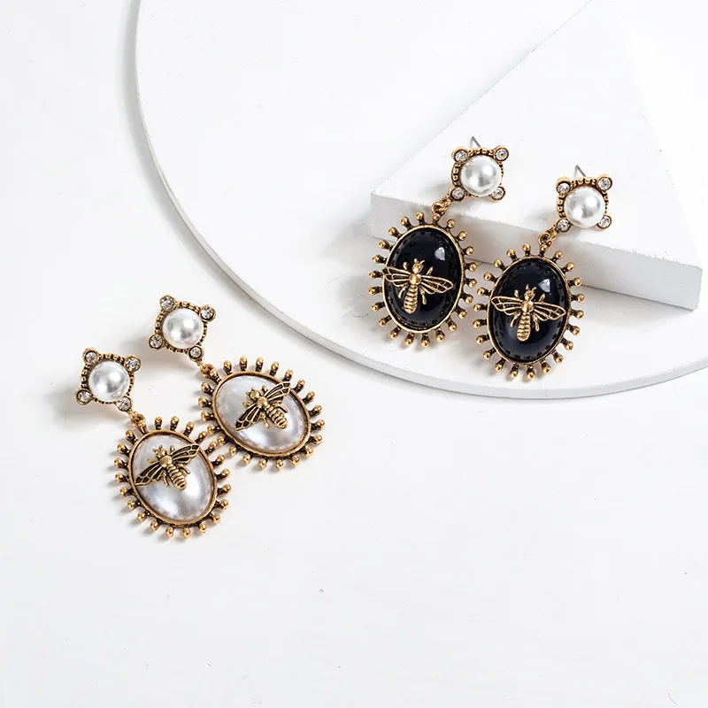 Exaggerated same fashion retro alloy pearl bee stud earrings generous temperament fine beautiful women earrings exquisite