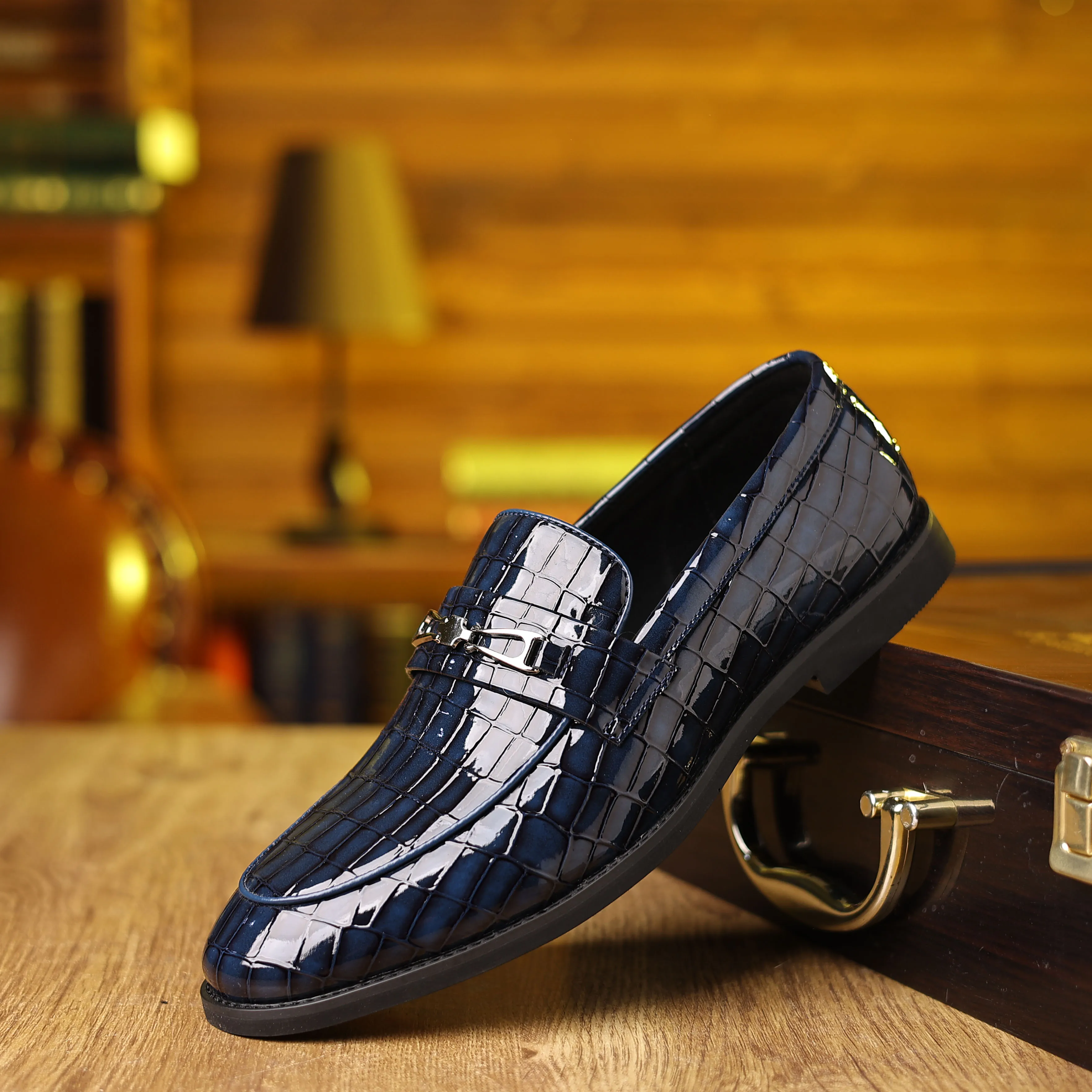 

Men's Business Loafers with Light Luxury Texture, Crocodile-Embossed Horsebit Design, Versatile for Work & Commut