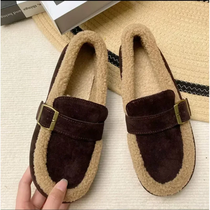 حذاء بدون كعب فروي شتوي جديد لعام 2025 للنساء، حذاء مسطح مريح مبطن بالصوف سهل الارتداء، حذاء قيادة مريح مانع للانزلاق