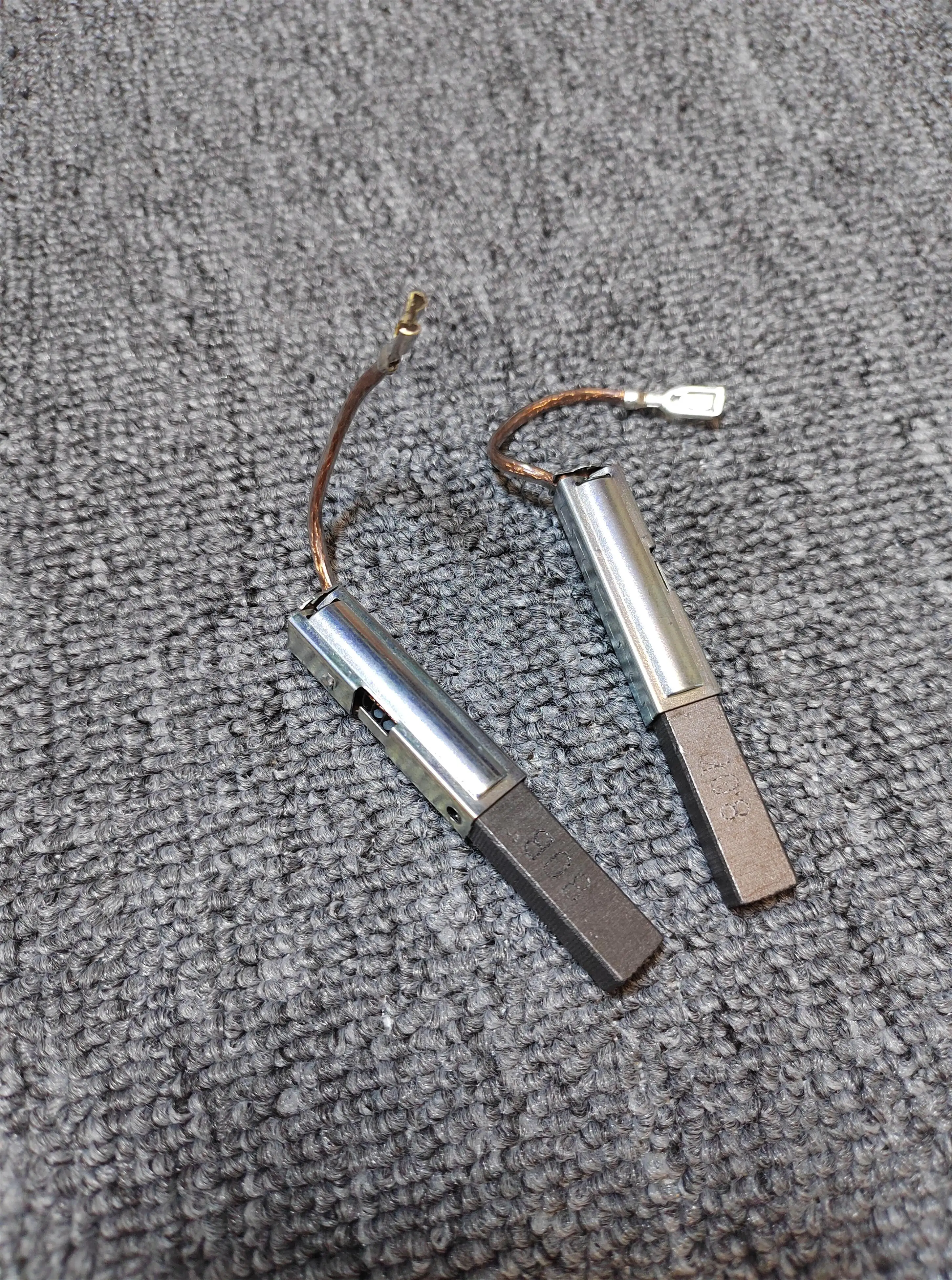 

2 шт., аксессуары для двигателя пылесоса, угольная щетка 6,5*10*32, насосная машина, щетка для всасывания воды 6,5X10X32 мм