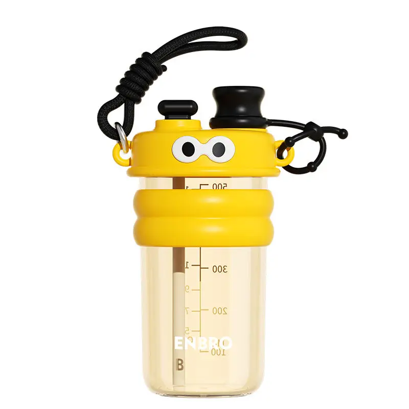 Butelka na wodę dla dzieci 500 ml z motywem kreskówkowym, bidon z rurką do bezpośredniego picia, idealny na zajęcia na świeżym powietrzu.