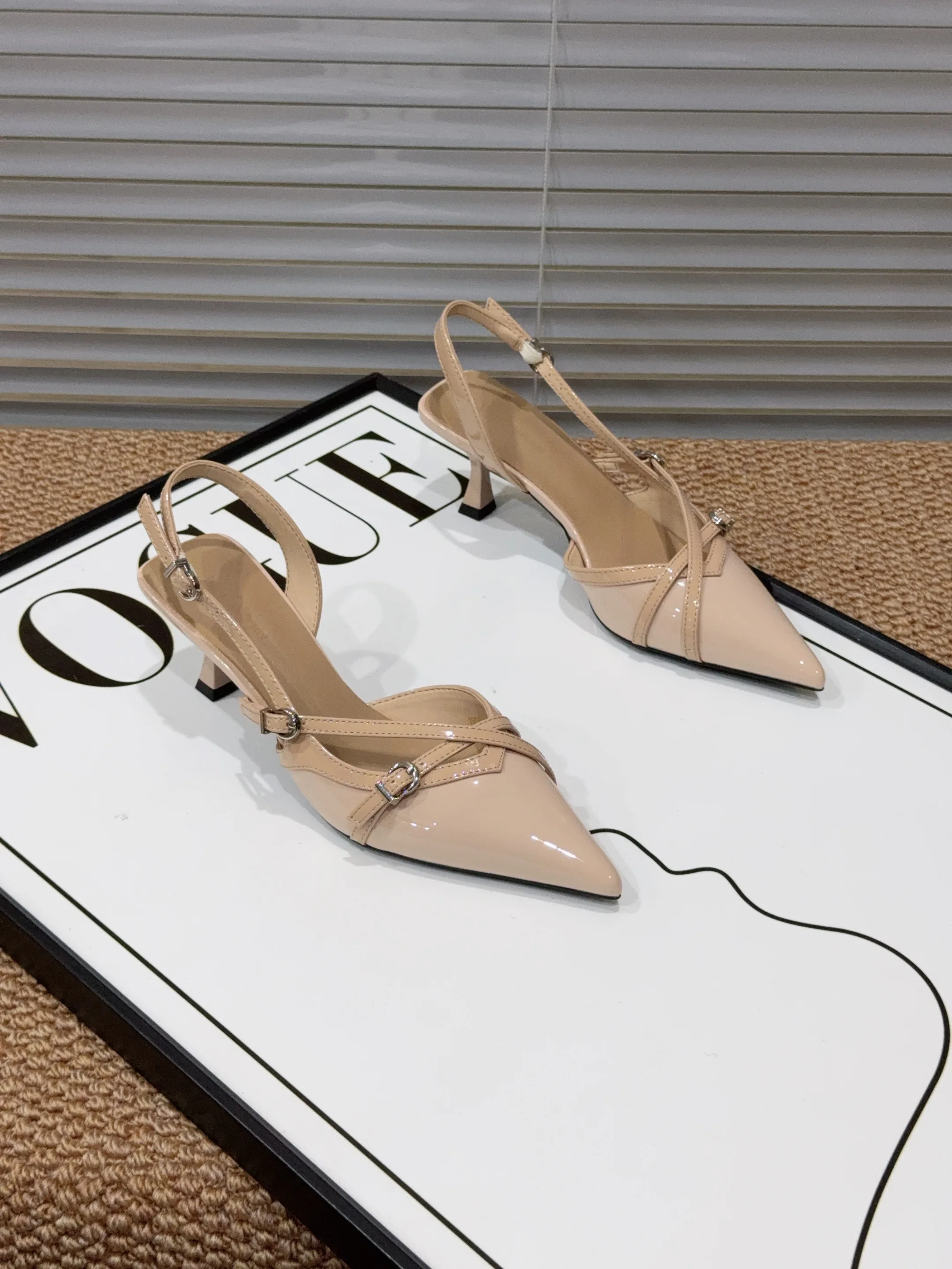 knot-buckle-high-heels-sandals-women's-pointed-toe-thin-heel-summer-new-style-nude-color-patent-leather-fashionable-single-shoes