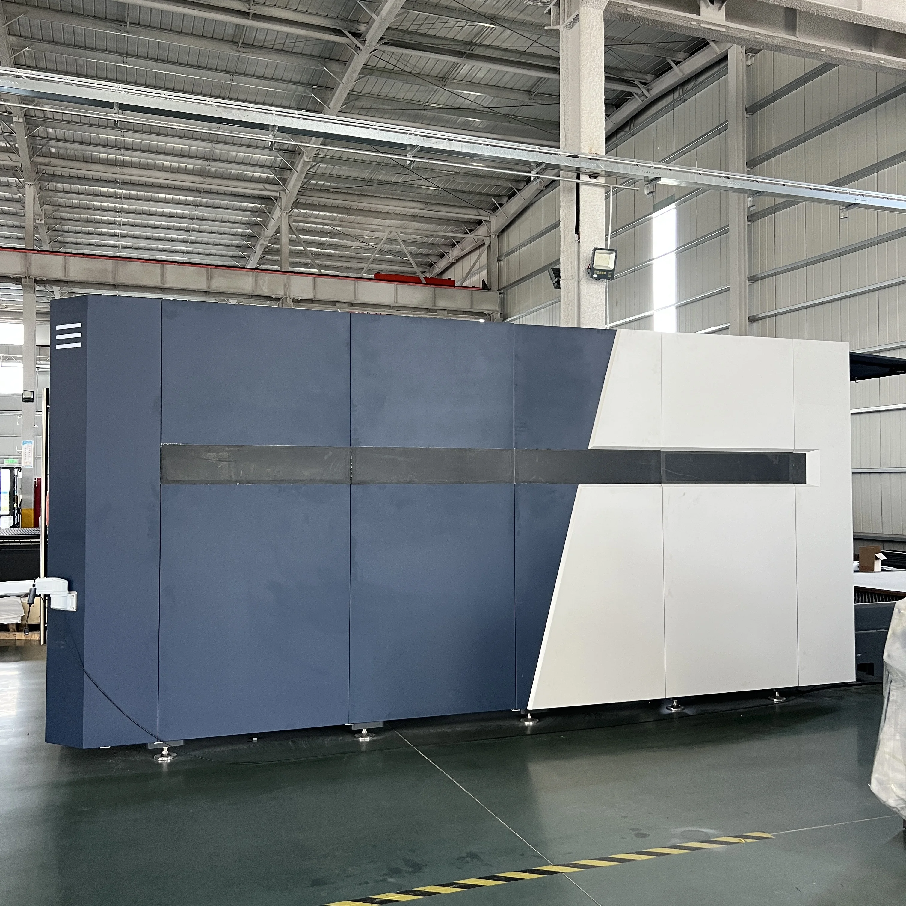 UTOOLS high-speed fiber laser cutting machine, emical, designed for mass production, energy saving, long-term reliability