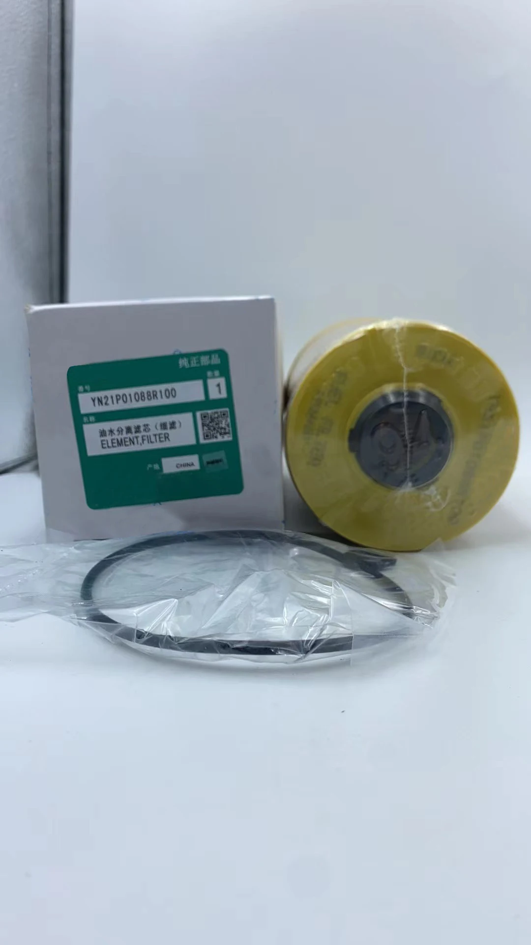 High-quality excavator engine fuel filter YN21P01088R100