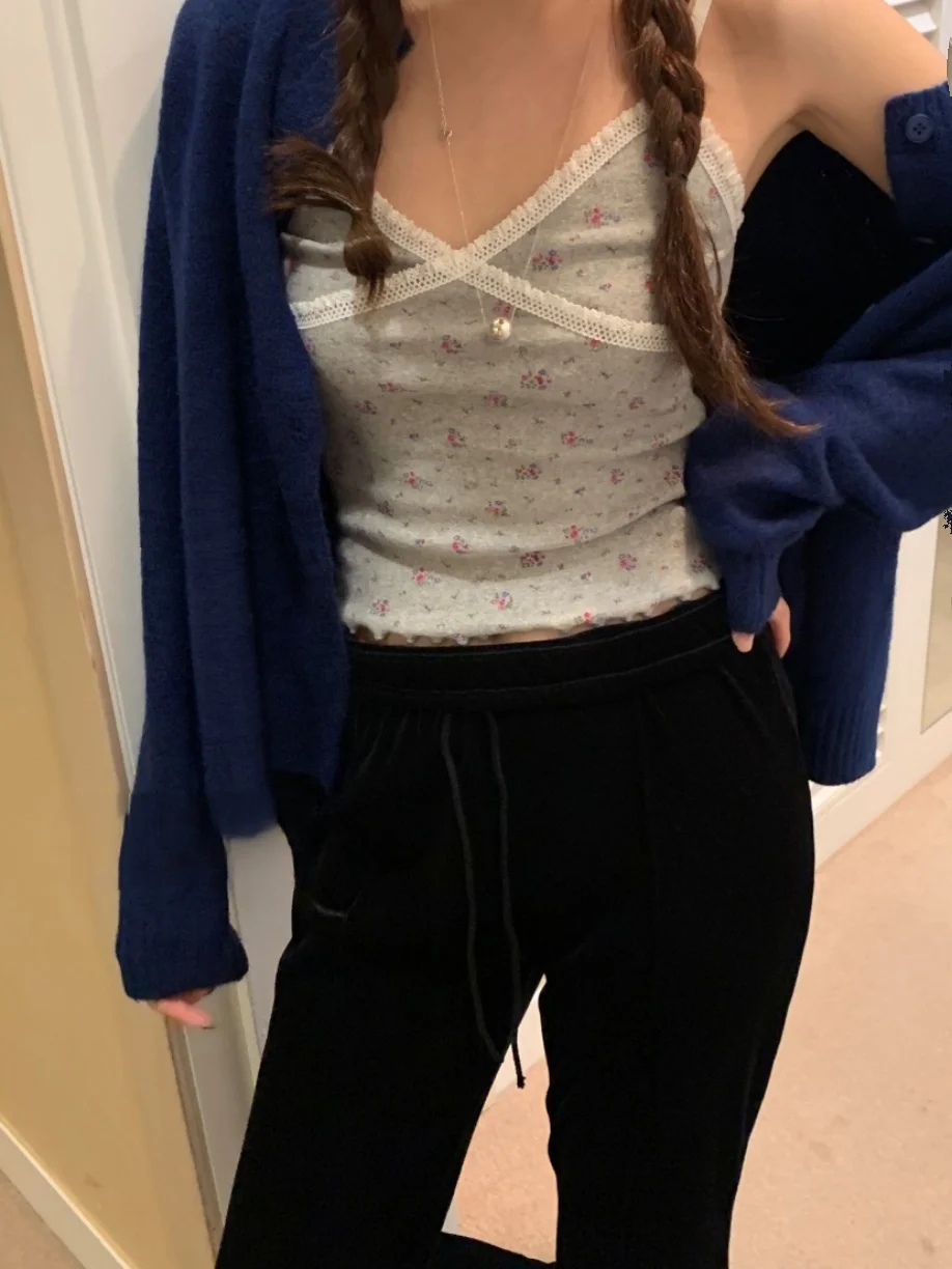 قميص داخلي نسائي فريد من نوعه بتصميم زهري كلاسيكي من الدانتيل، نحيف ومتعدد الاستخدامات وبسيط التصميم للنساء الشابات