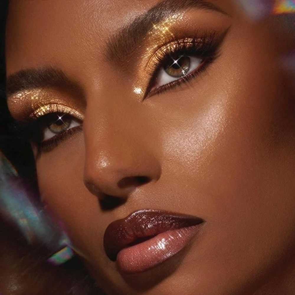 12-farbige Lidschattenpalette, kaffeebraune und nackte Metalltöne, mattierter Glitzer und Metallic-Finish, rauchiges Make-up, Party und Bühne