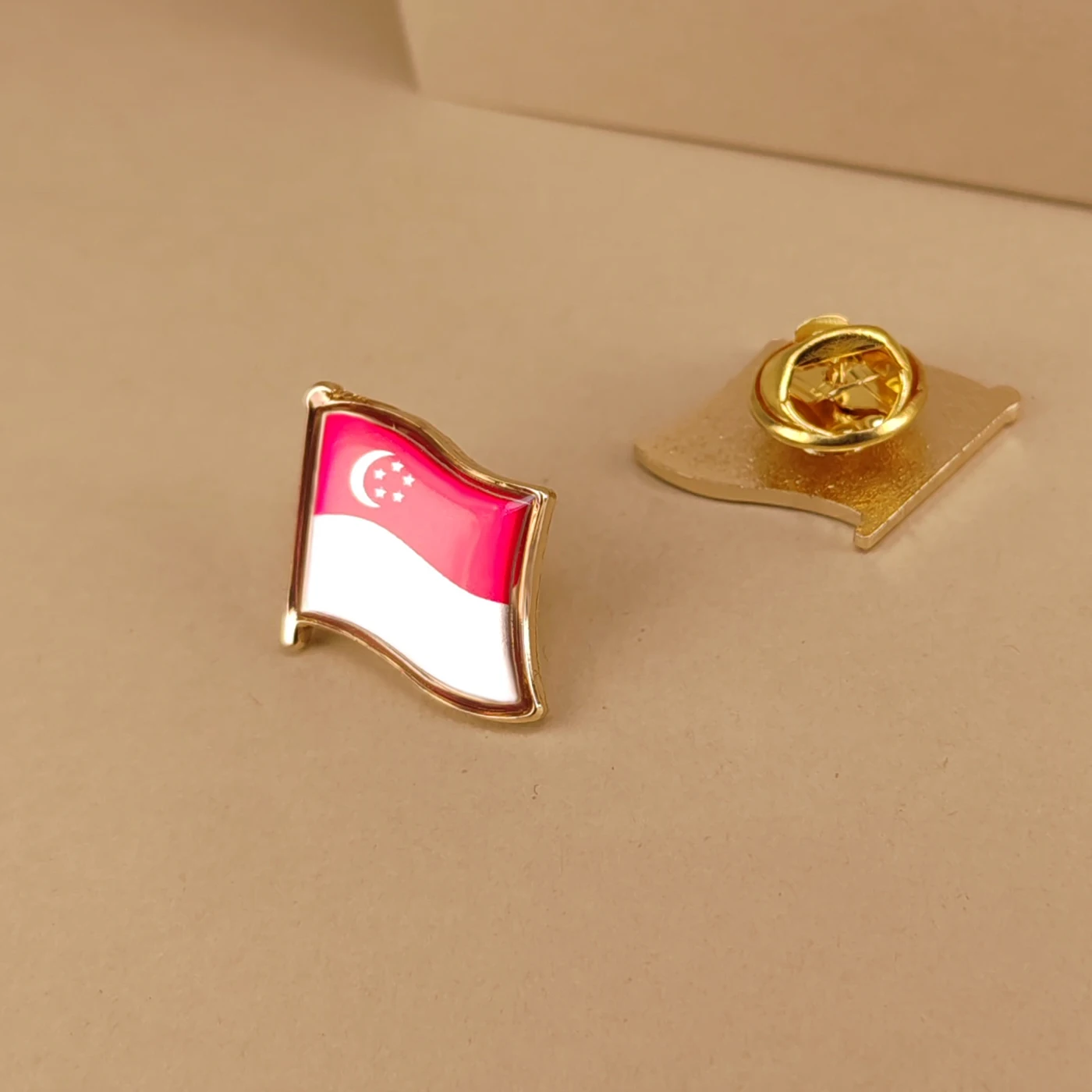 Singapore Flag Lapel Pins Badges Authentic Quality Political Business Men's Lapelpin Badges for Dress Suit Jacket