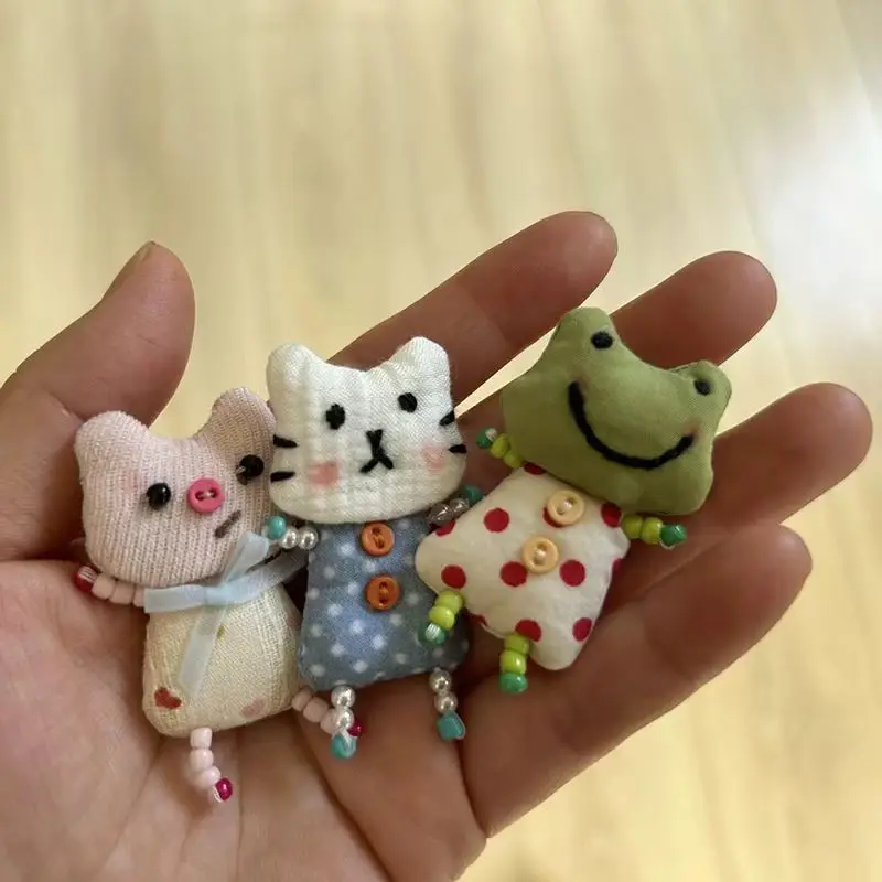 Cute Fabric Brooch Refreshing Animal Style Pink Pig Green Frog Blue Cat Pin Women Bag Decoration  Lightweight Pins for Backpacks