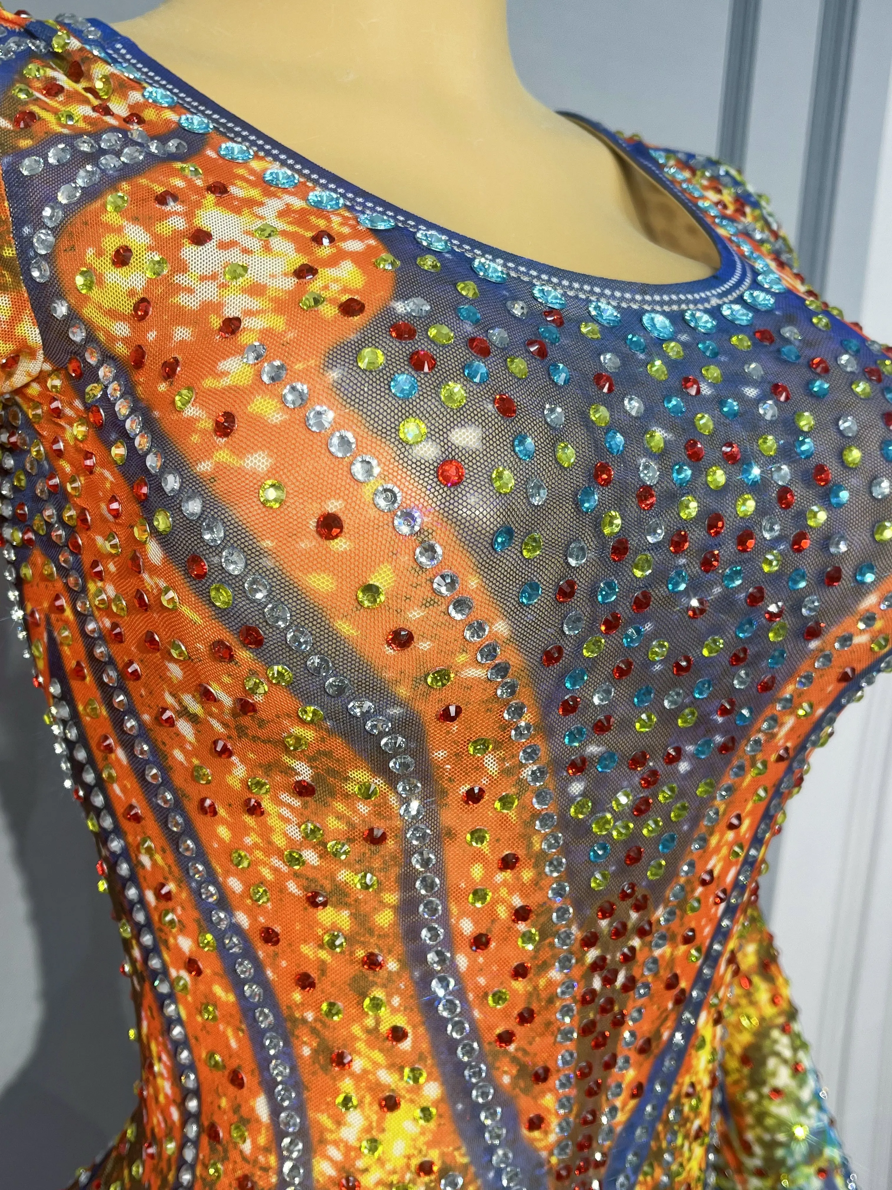 حار Blingbling المرحلة الزي الملونة الراين شبكة عالية شوك عرض الأزياء ليلة حزب المغني راقصة الأداء Hongyan