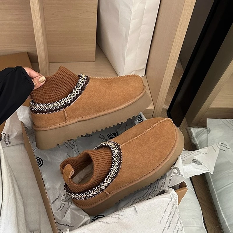 

2025 Winter New U Luxury Ethnic Wind Socks Cover Leather Thick Bottom Heightening Velvet Outer Wear Snow Boots Women