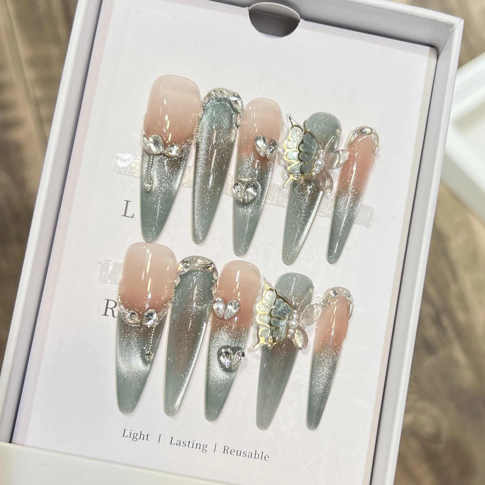 

10 шт./упак. Длинные накладные ногти-стилеты, ручной работы, в форме миндаля, темные, в стиле Y2K, с цепочками, золотые украшения, полное покрытие