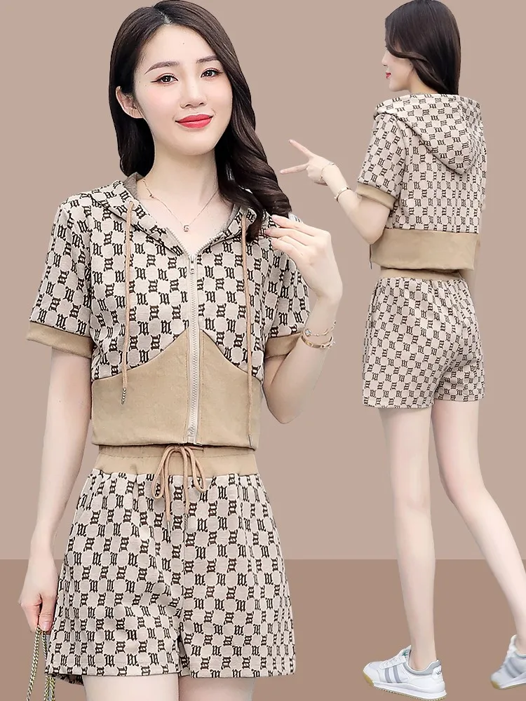 

Fashionable Sporty Casual Set Women's Summer 2026 New Style Age-defying Elegance Short Shorts Two-piece Set Polyester Fabric