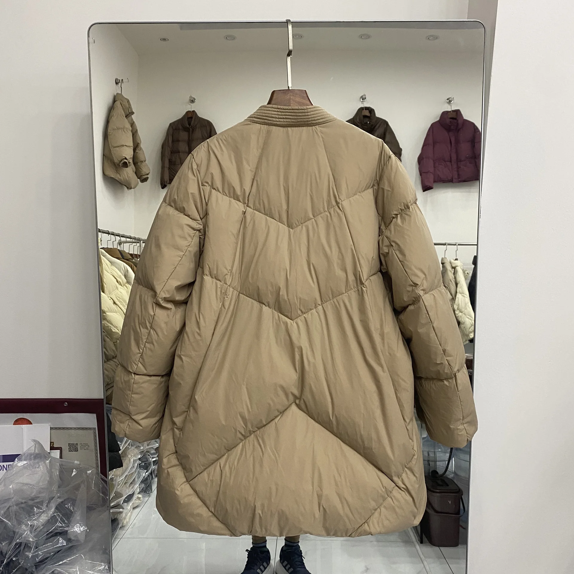 2025 Winter New Women's Down Jacket Loose Commuter V-neck Retro Jacket