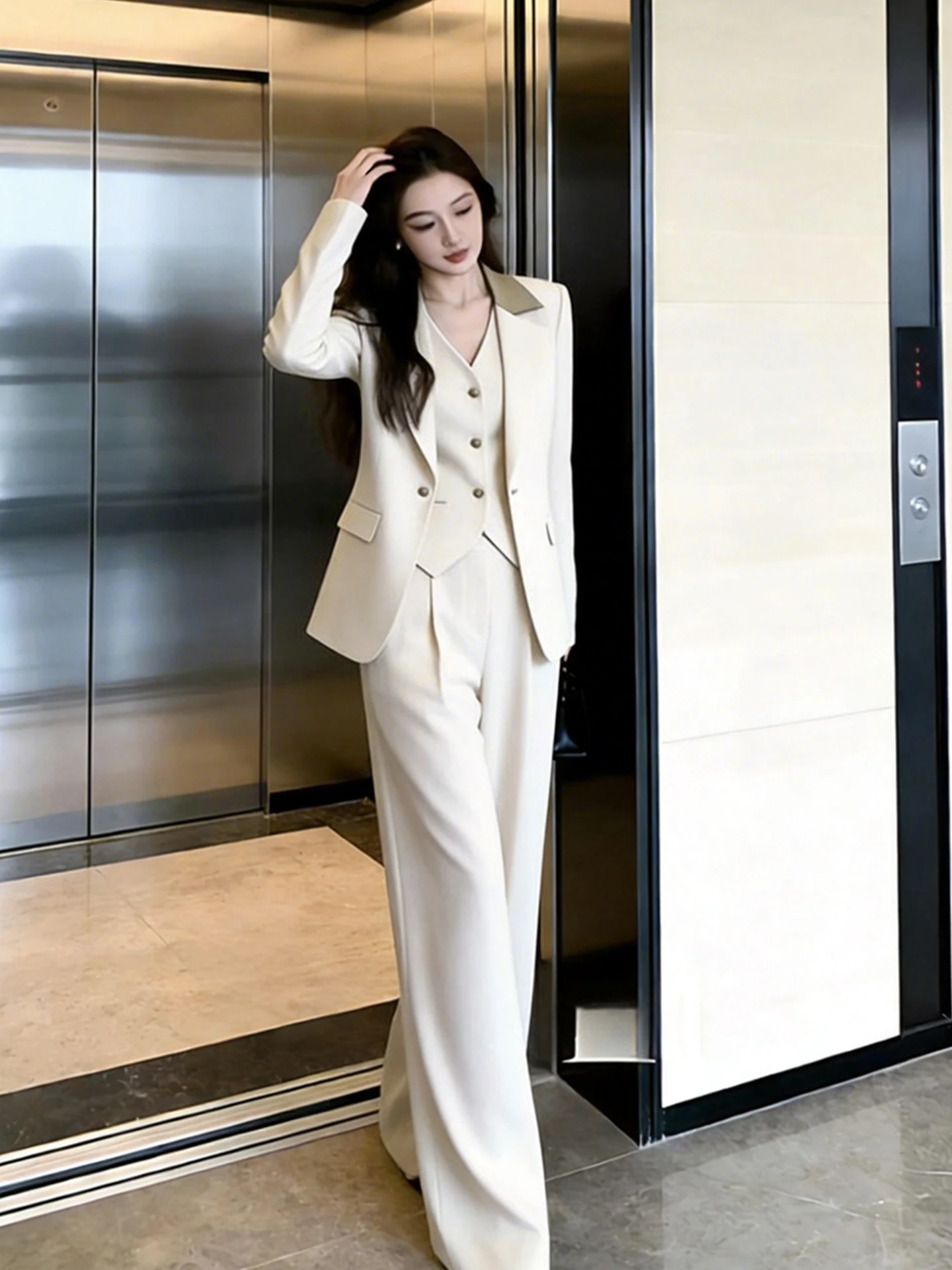 

Fashionable Light Beige Women's Suit Vest Set Three-Piece Spring Commute Professional Style Classy Maturity Trending Outfit