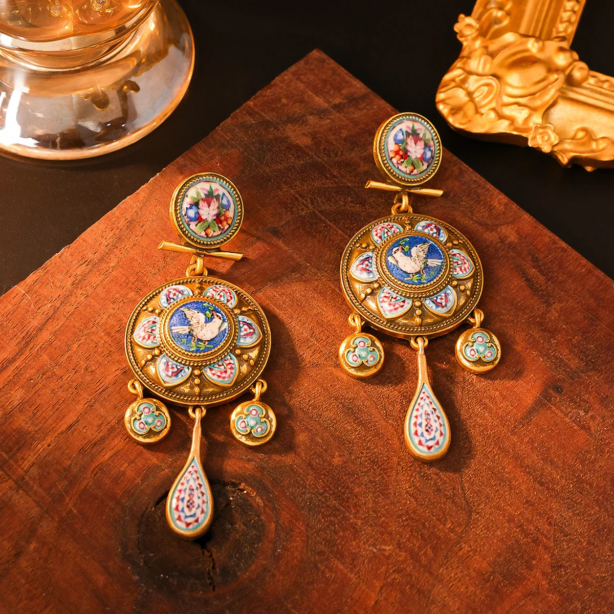 

Retro Court-Style Rattle Earrings Medieval Ethnic Vintage Travel Peace Dove Design Fashion Jewelry Accessory
