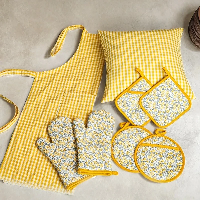 

Heat Resistant Kitchen Gloves Non-Slip Potholders Flower Pattern Oven Mitts and Pot Holders with Cooking Apron Set of 5