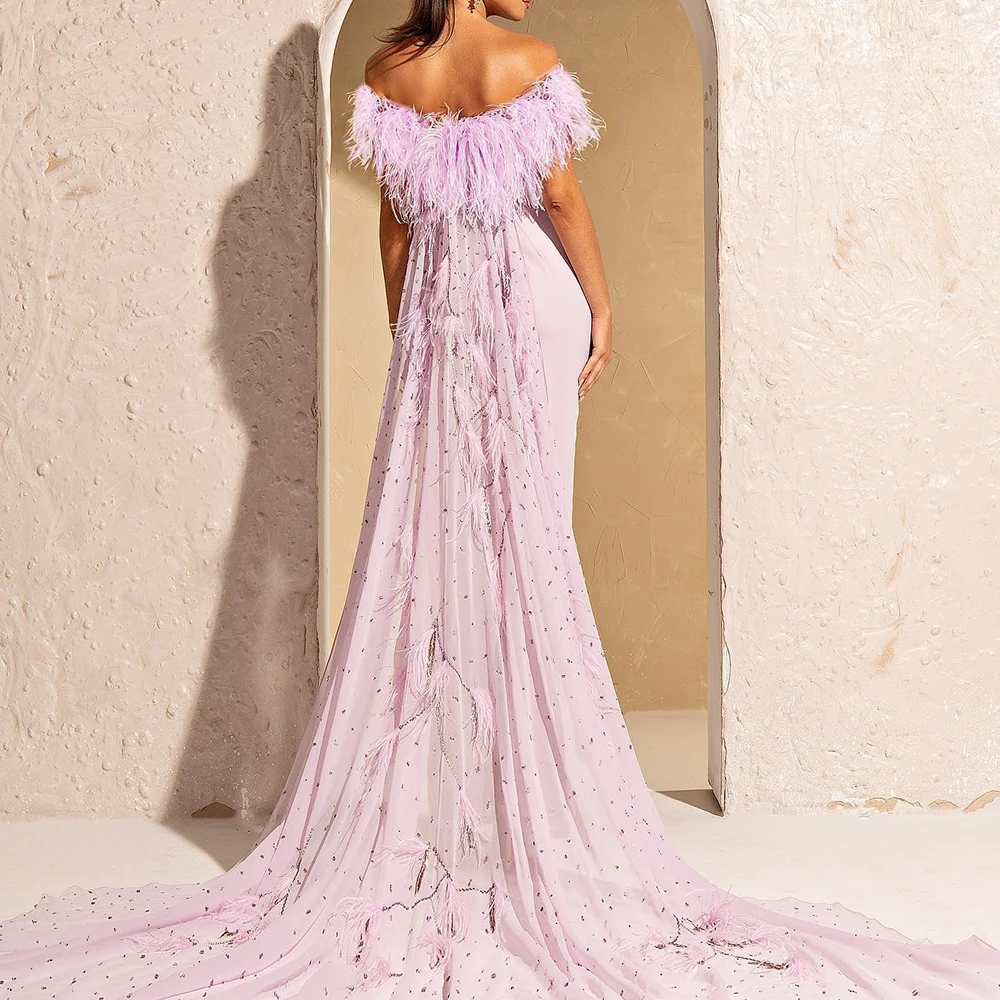 Robe de Soirée en Mousseline de Soie Personnalisée, avec Plumes et Cristaux, Longueur au Sol Festonnée, Train en Fibre