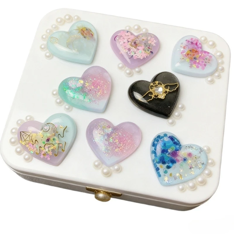 

The shape of the heart is made of silicone mold and epoxy resin which can be used for DIY jewelry ornaments and sugar flipping