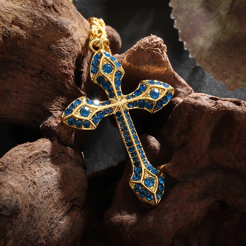 Exquisite Shining Ice Crystal Zirconia Cross Pendant Christian Amulet Necklace for Men Women Fashion Lucky Amulet Jewelry