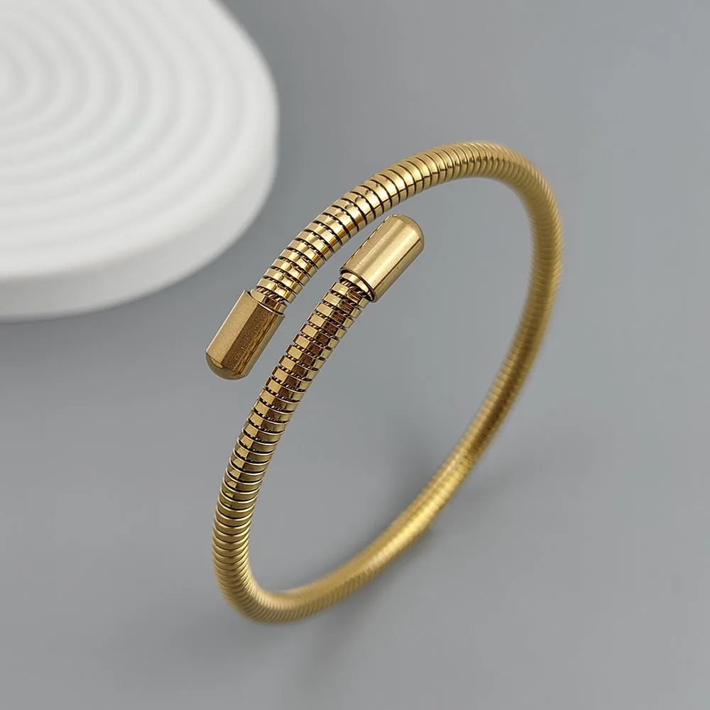 Charming gold-plated 18K stainless steel spring women\'s bracelet, high quality waterproof jewelry, wedding party gift