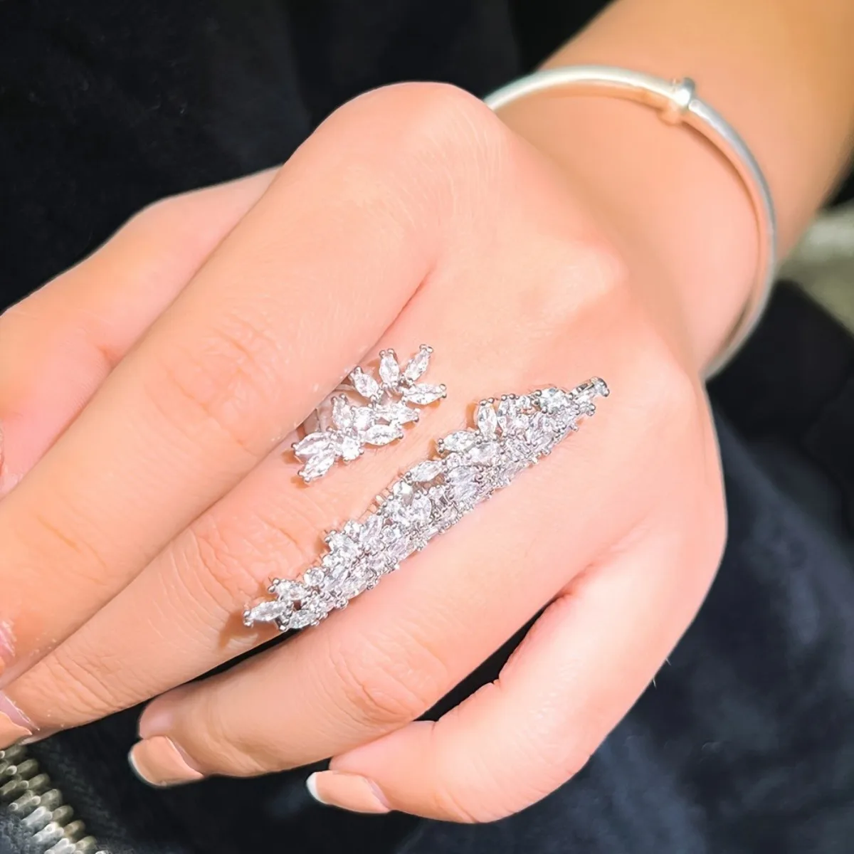 A Leaf-Shaped Open Ring Inlaid With Zircon, Fashionable And Simple, Suitable For Banquets And Commuting, Back To School Season