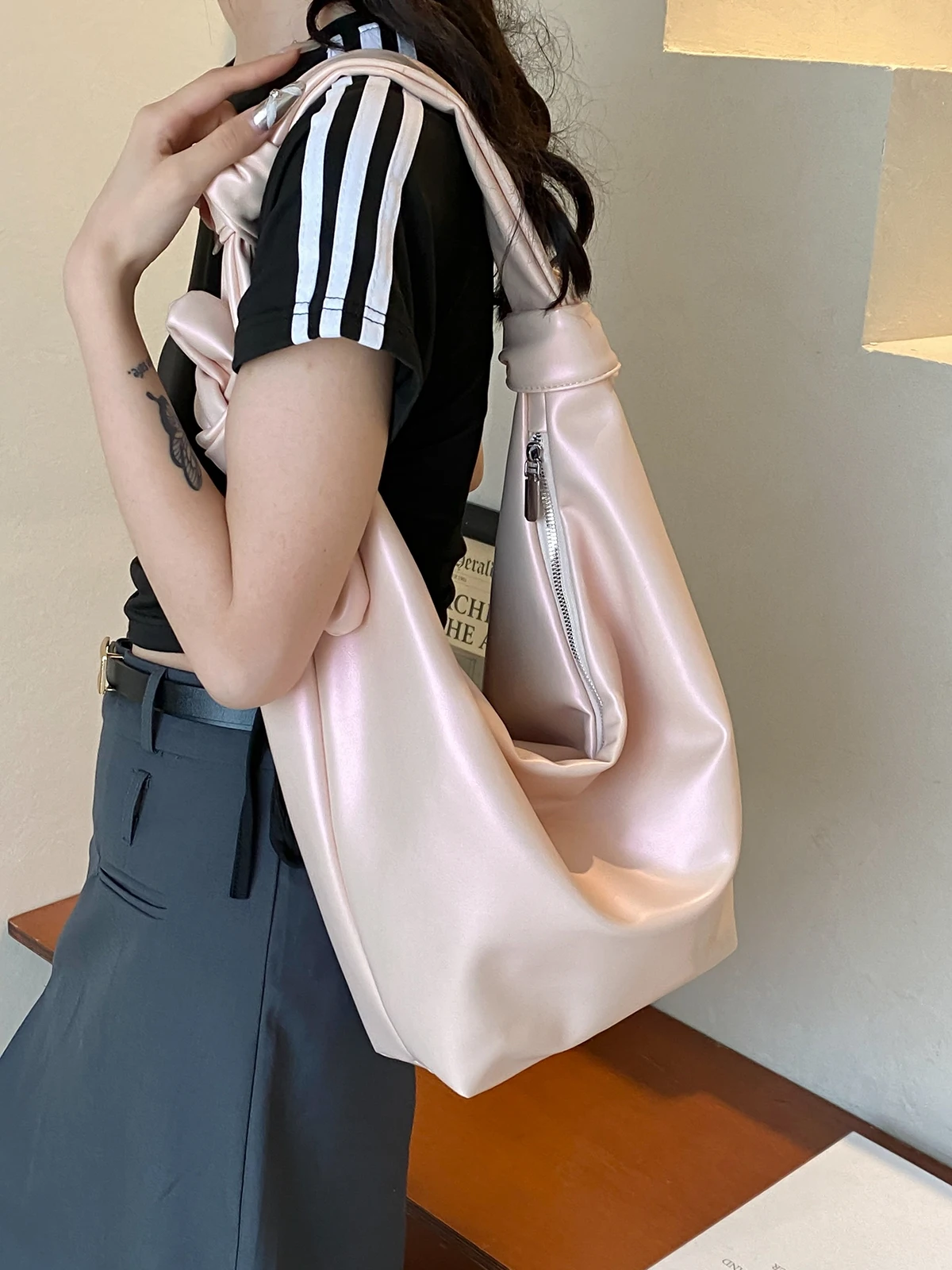 Leisure soft large-capacity bag female 2024 new fashion work shoulder bag college students relax tote bag