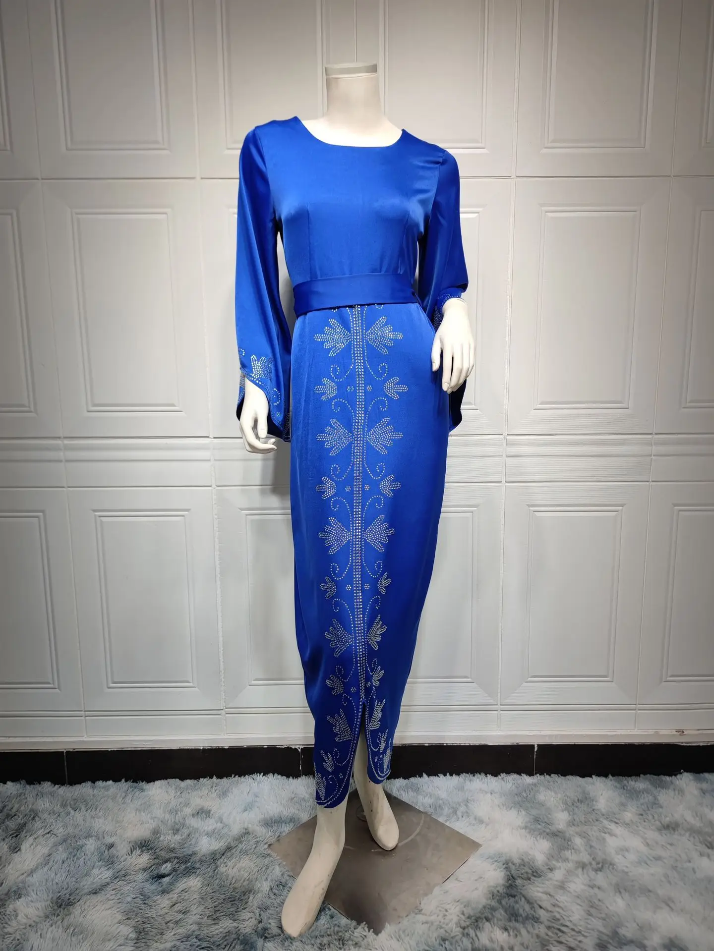 ชุดราตรีผ้าซาตินหรูหราประดับเพชร สไตล์อาบายาแบบอาหรับดูไบสำหรับผู้หญิงตะวันออกกลาง