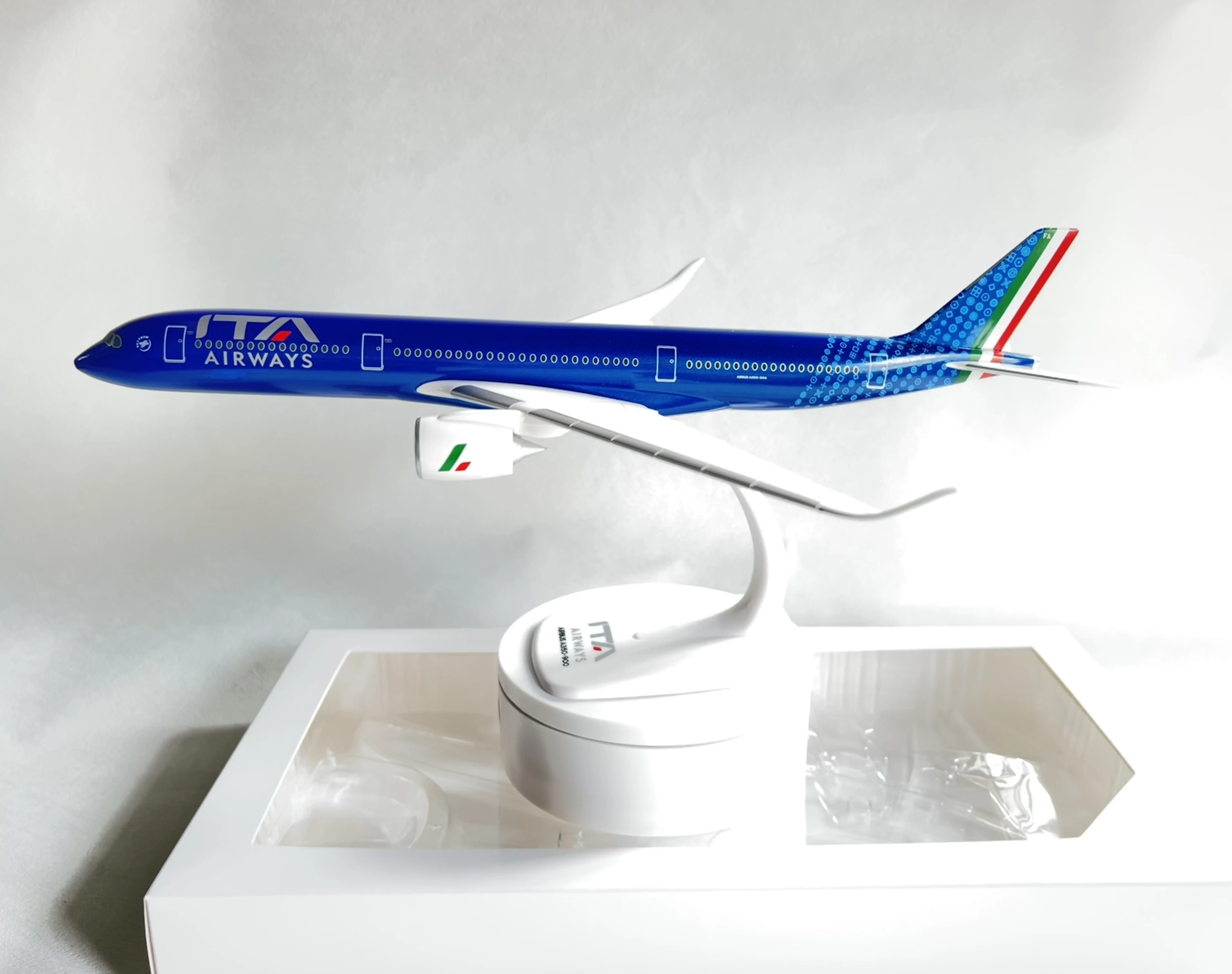 

for 1/200 Scale A350-900 Italy ITA Airline Aircraft Model Plastic ABS Airplanes Model kit plane model building kit Collection