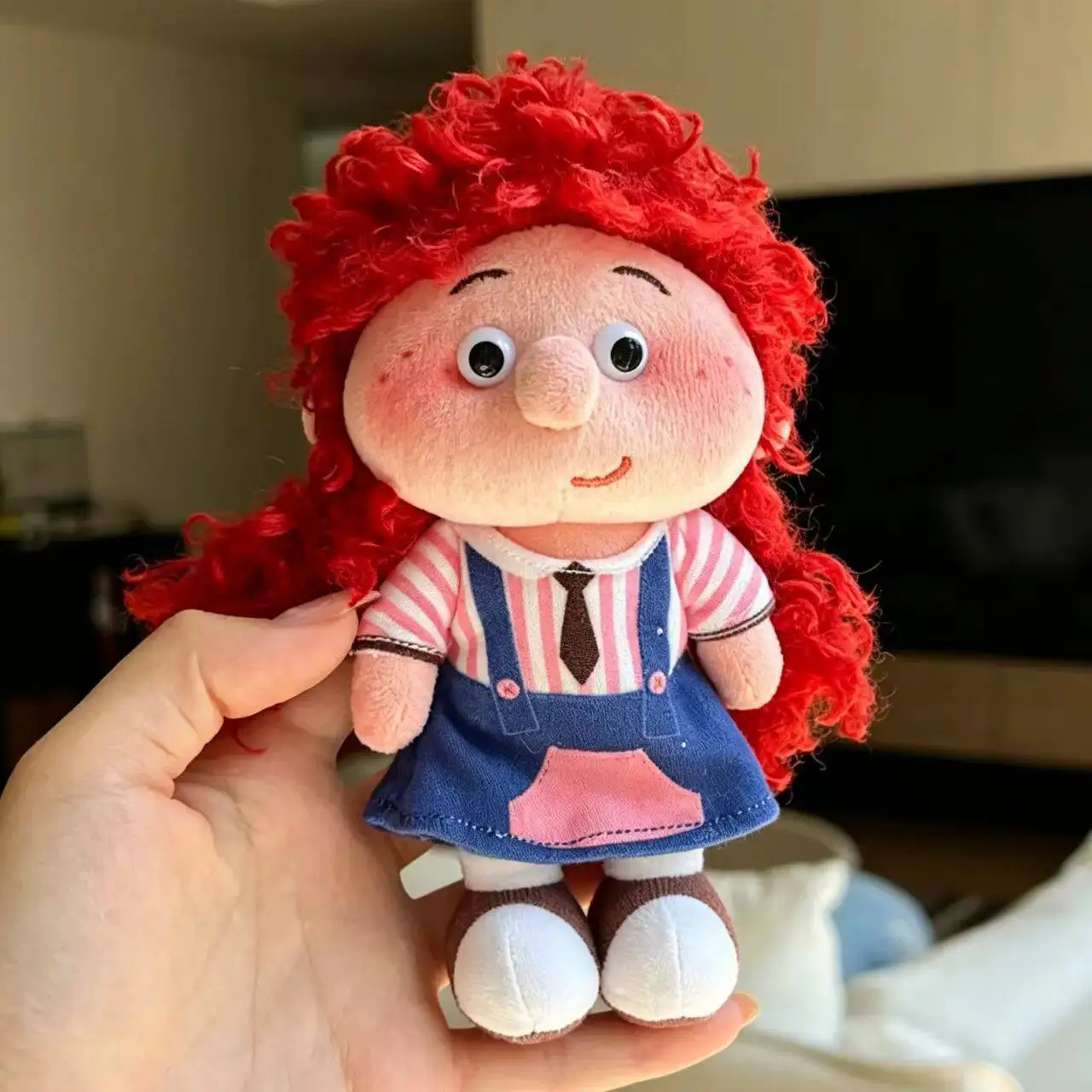 

Cartoon Freckles Zihan Plush Keychain, Curly Hair Mini Doll, Birthday Gift for Girls & Besties, Souvenir Present