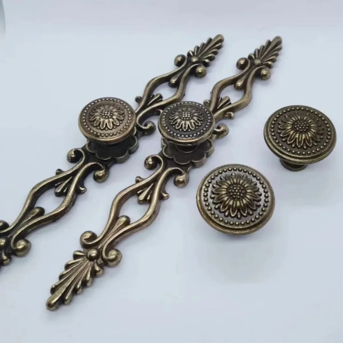 Nordic Vintage Furniture Handles Decorative Carved Pattern Handles for Cabinets and Drawers Bookcase Wine Cabinet Dresser Knobs