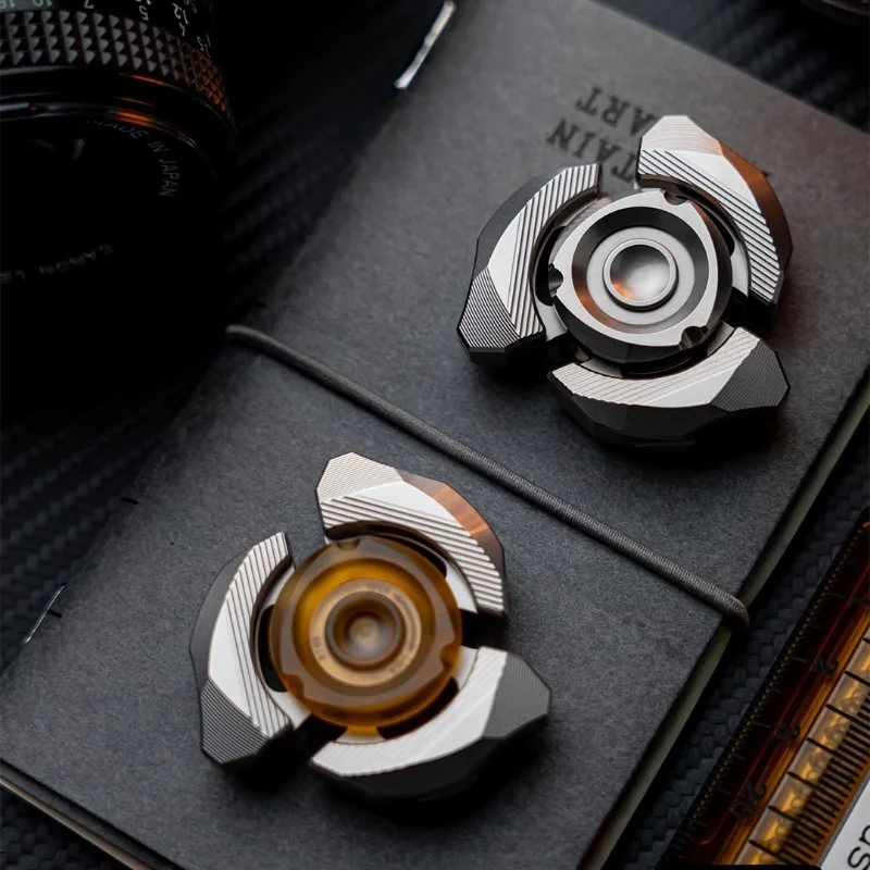 DJG EDC FC - 回転速度 ​ ​ タイプ三枚刃フィジェットスピナー ポータブルデスクトップストレス解消玩具