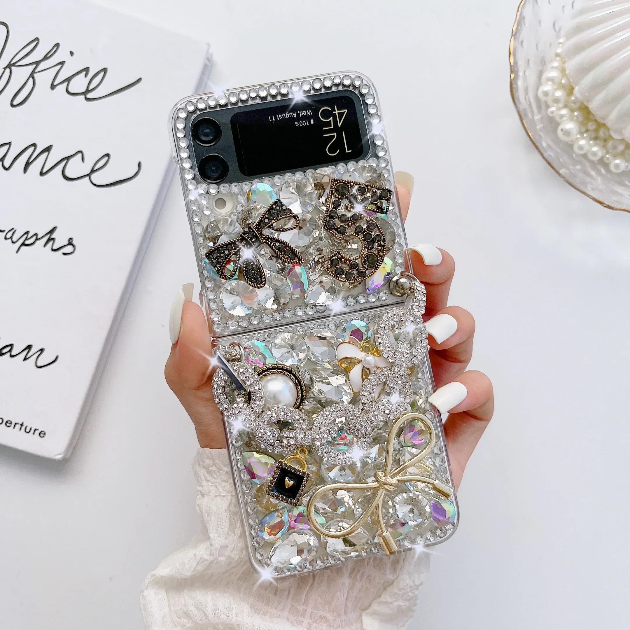 Crystal Pearl Mobile Phone Case for Samsung Galaxy Z Flip 6 5 4 3 2 Luxury Diamond Flowers