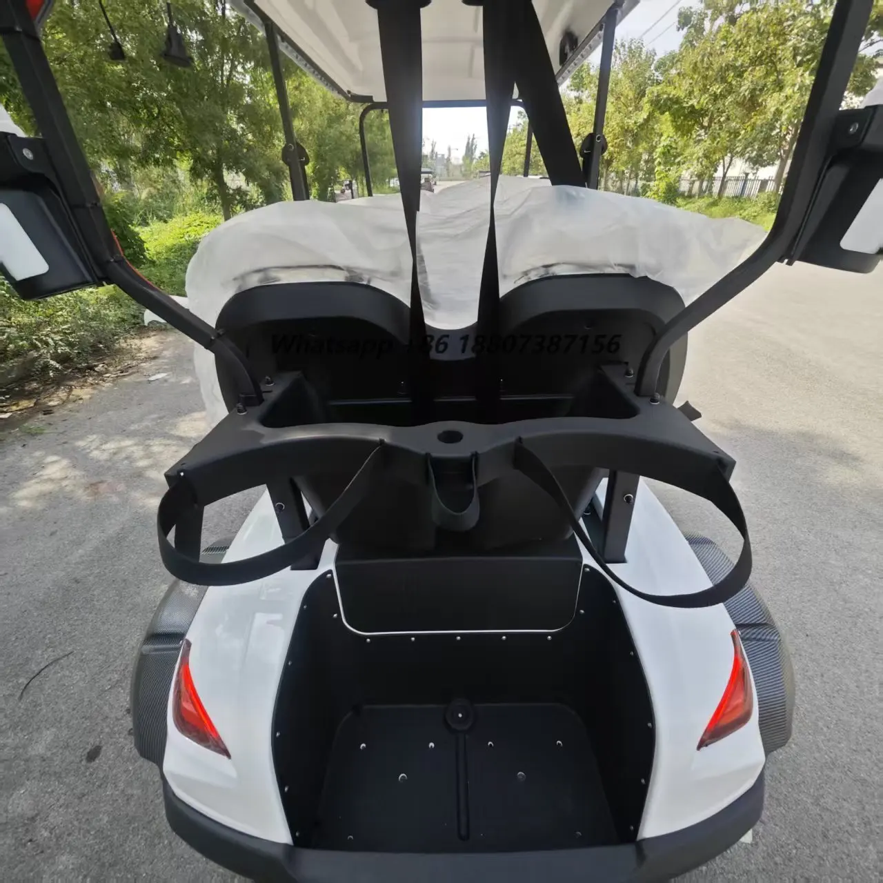 

High - Performance 4 - Seat White Golf Cart: Enhanced Mobility on Golf Courses