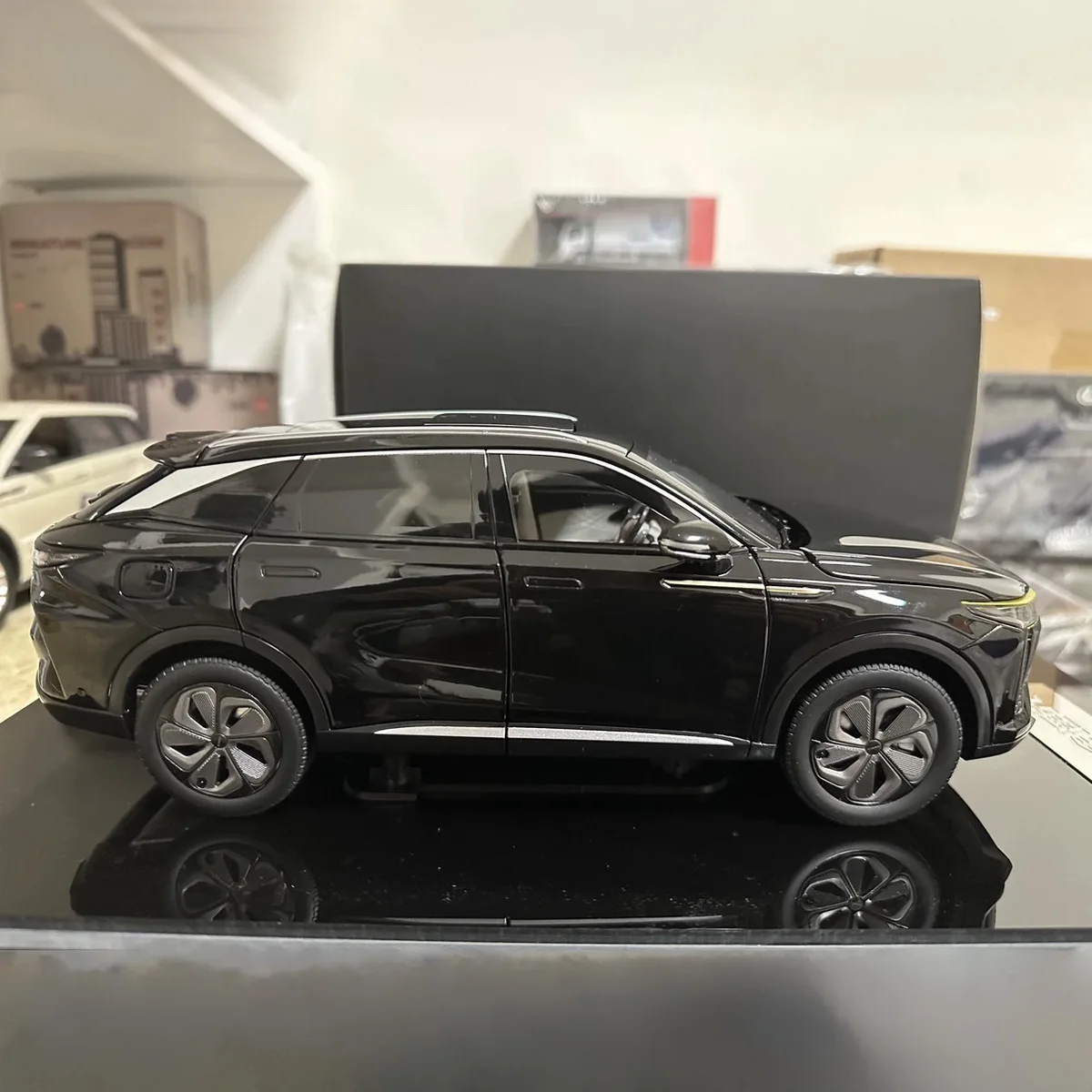 

Yaoguang Alloy Simulation Car Model,EXEED RX Decoration,Die-Cast Metal Replica,Adult Collectible,Boy Gift,Grey,green,black,1: 18