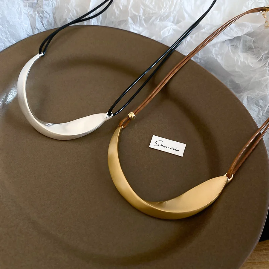 غير المتكافئة قلادة قلادة الحد الأدنى المختنق قلادة المتخصصة الاتجاه طوق العظام سلسلة جهد أنيقة الفاخرة مستوحاة هدية