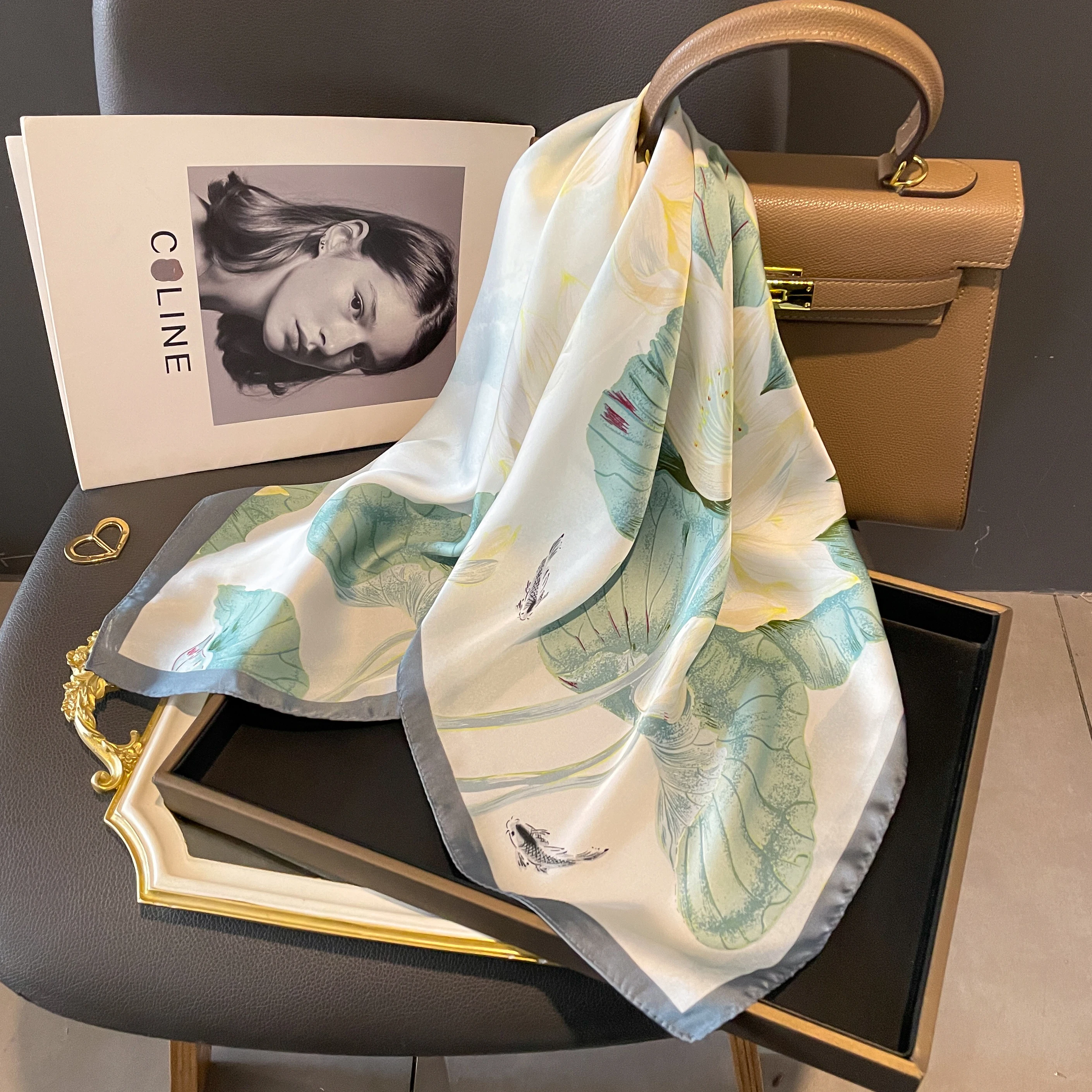 2024 70*70cm Kerchief Popular Print Headcloth Luxury Design Silk Scarves Fashion Sunscreen Muffler Square Shawl Bandanna Foulard