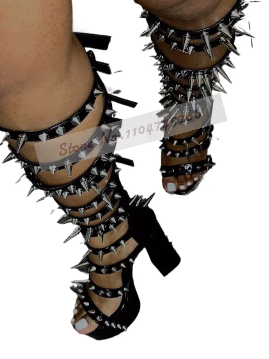 أسود غريب صندل بكعب مكتنز مسامير معدنية الصنادل منصة عالية المسامير الطويلة نمط Punky أحذية الركبة مشبك حزام ملهى ليلي الأحذية