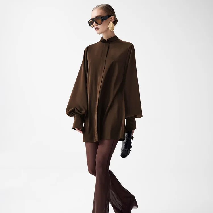 Elegantes Damenkleid mit Schnürung, Herbst-High-End-Satin, Stehkragen, lange Ärmel, Krawatte, A-Linien-Rock, modisches, lockeres braunes Minikleid