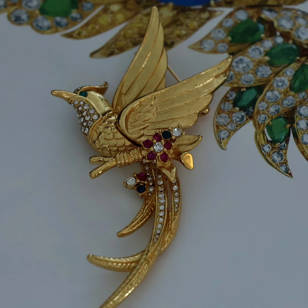 

Exquisite high middle brass middle bird brooch