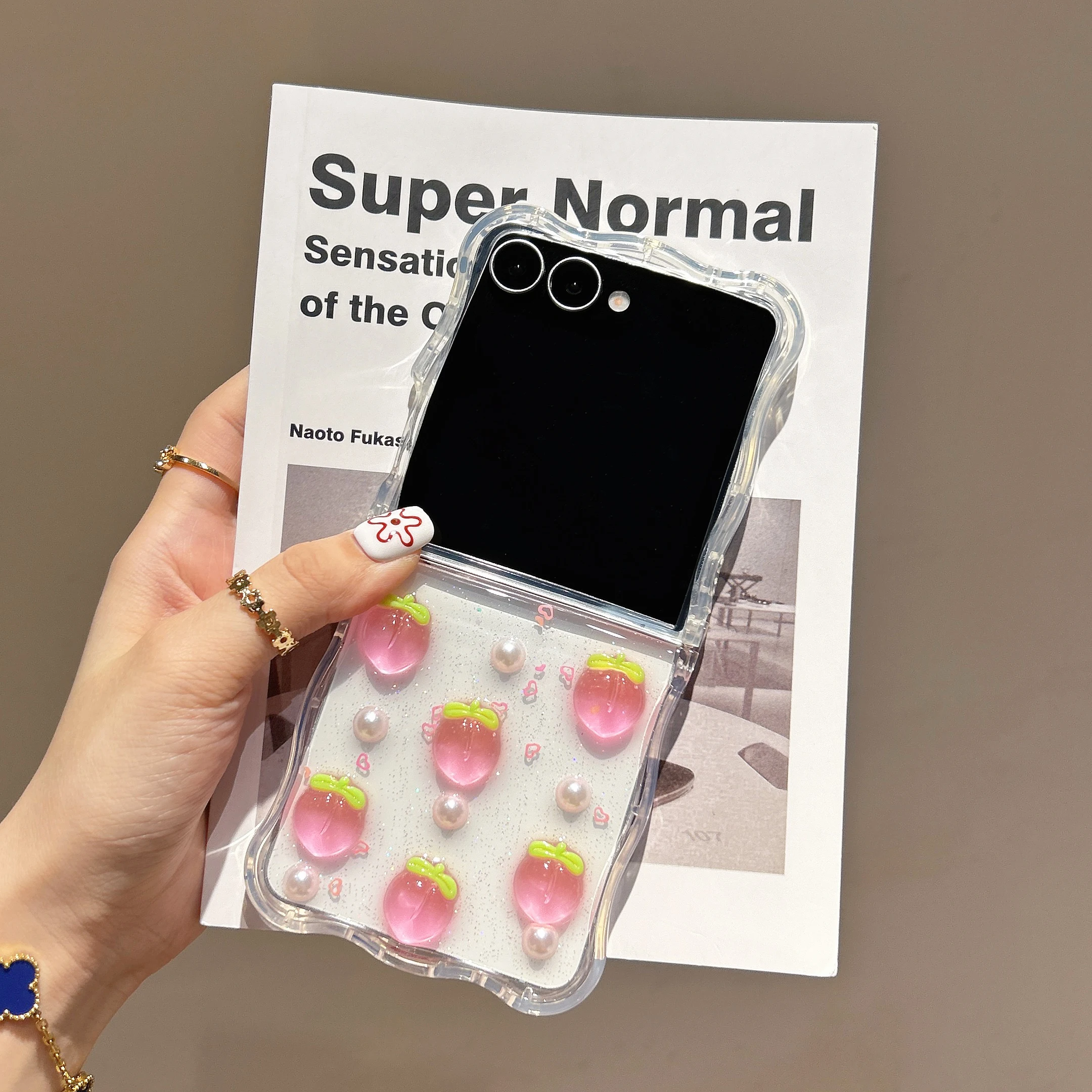 

Back Cover For Samsung Galaxy Z Flip 7 6 5 4 3 Case Gliiter 3D Pink Peach Pearl Bracelet Wristband Chain Phone Case