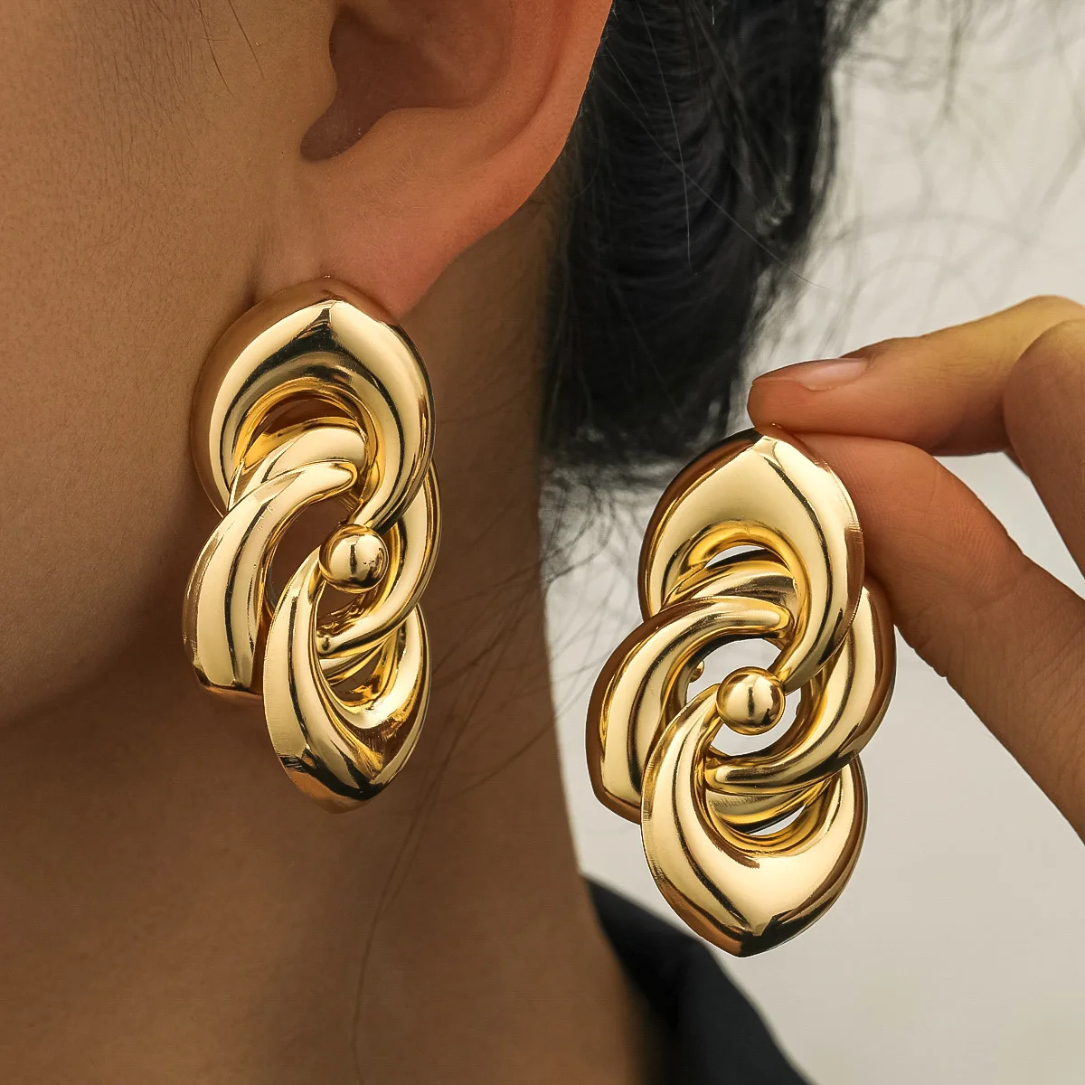 New Fashion Personality Smooth Geometric Ring Buckle Metal Earrings INS Style Line Fried Dough Twists Women Earrings