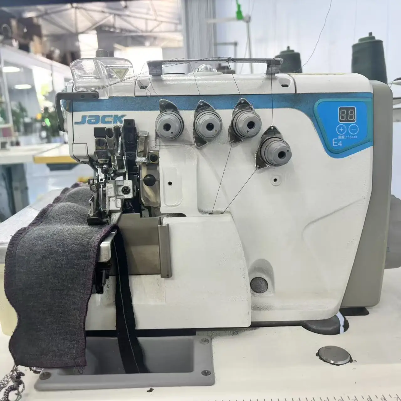High Quality Used JACK E4 Direct Drive 4 Thread Over Lock Sewing Machine Computerized Energy Saving for Knitwear T-shirt