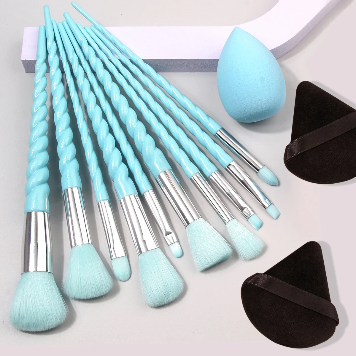 10PCS spiral handle makeup brush set portable beauty brush beginner makeup brush +2PCS triangular sponge powder puff +1PCS liqui