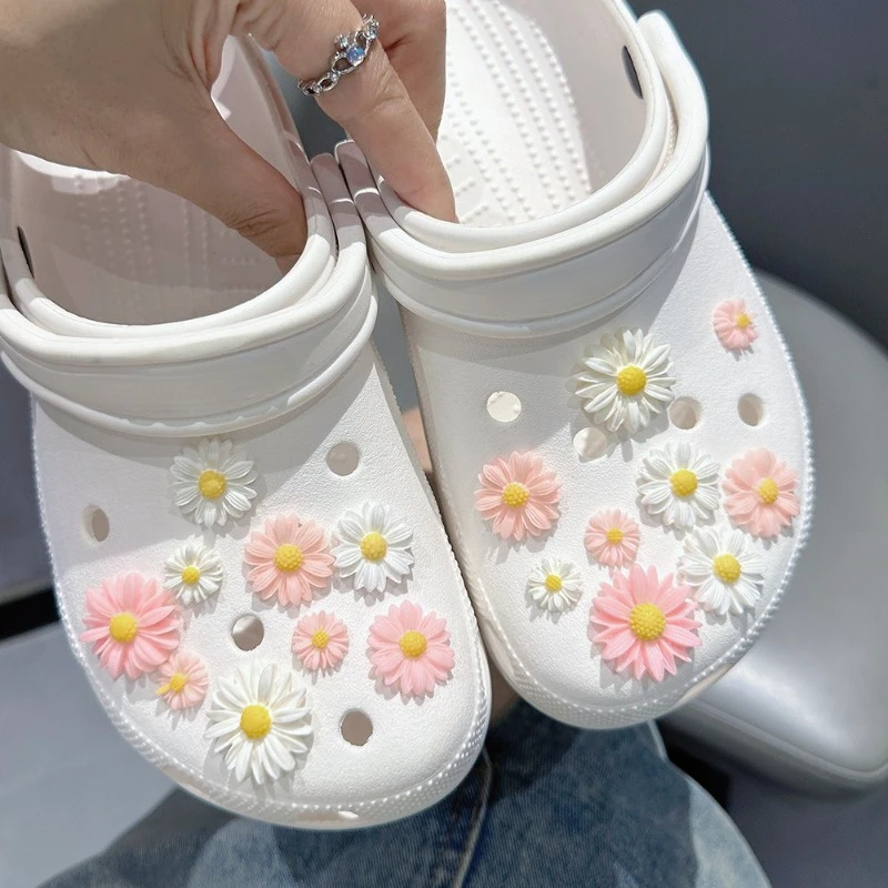18PCS Daisy Flower Shoe Charms for Girls DIY Fashion Designer Quality Garden Decorations Unique Gift Idea