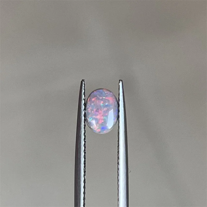 

1 натуральный опал, драгоценный камень происхождения: Австралия, размер драгоценных камней: 5,2*7,1 мм, вес драгоценных камней: 0,63 карата