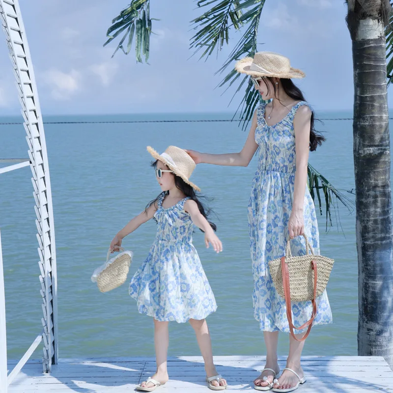 2026 Summer Mother Daughter Matching Dresses Sleeveless Korean Floral Cotton Slim Beach Vacation Family Look for Kids Girls