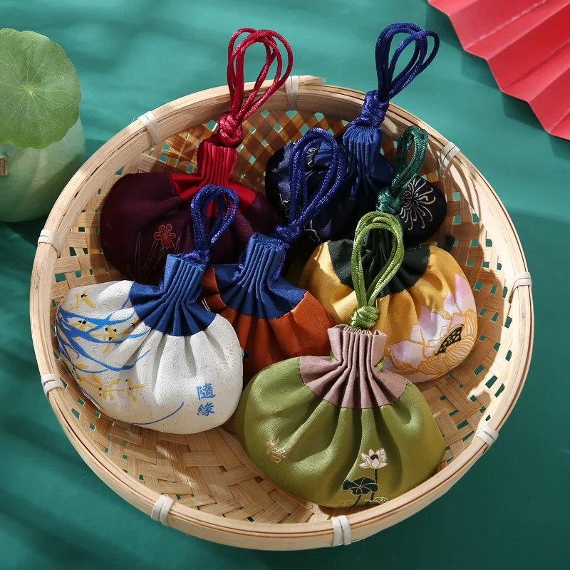 Chinese Style Lotus Leaf Tassel Empty Perfume Pouch Personal Accessory for Traditional Hanfu Clothing Unisex Short Sleeve T-S...