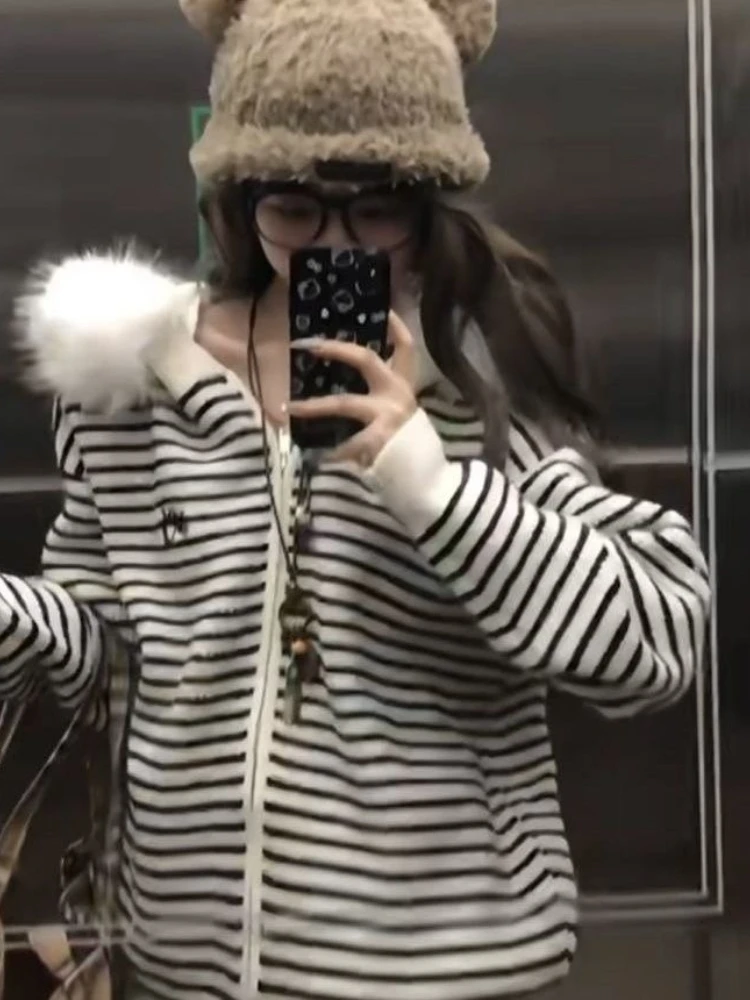 2025 الكورية نمط مخطط سترة متماسكة المرأة الشارع الشهير فضفاض الصوف طوق سترة تصميم الخريف الشتاء موضة معطف مقنع