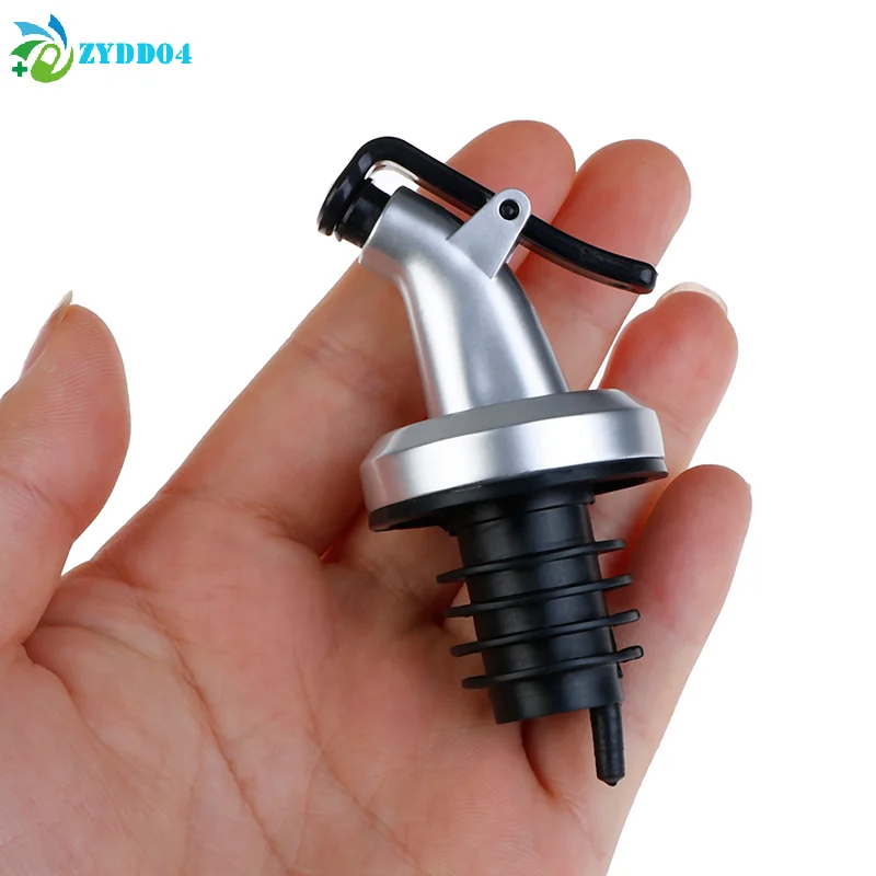●3PCS Classic Bottle Pourers,Liquor Pour Spouts Tapered Spout - Liquor Pourers with Rubber Dust Caps for Alcohol, Olive Oil