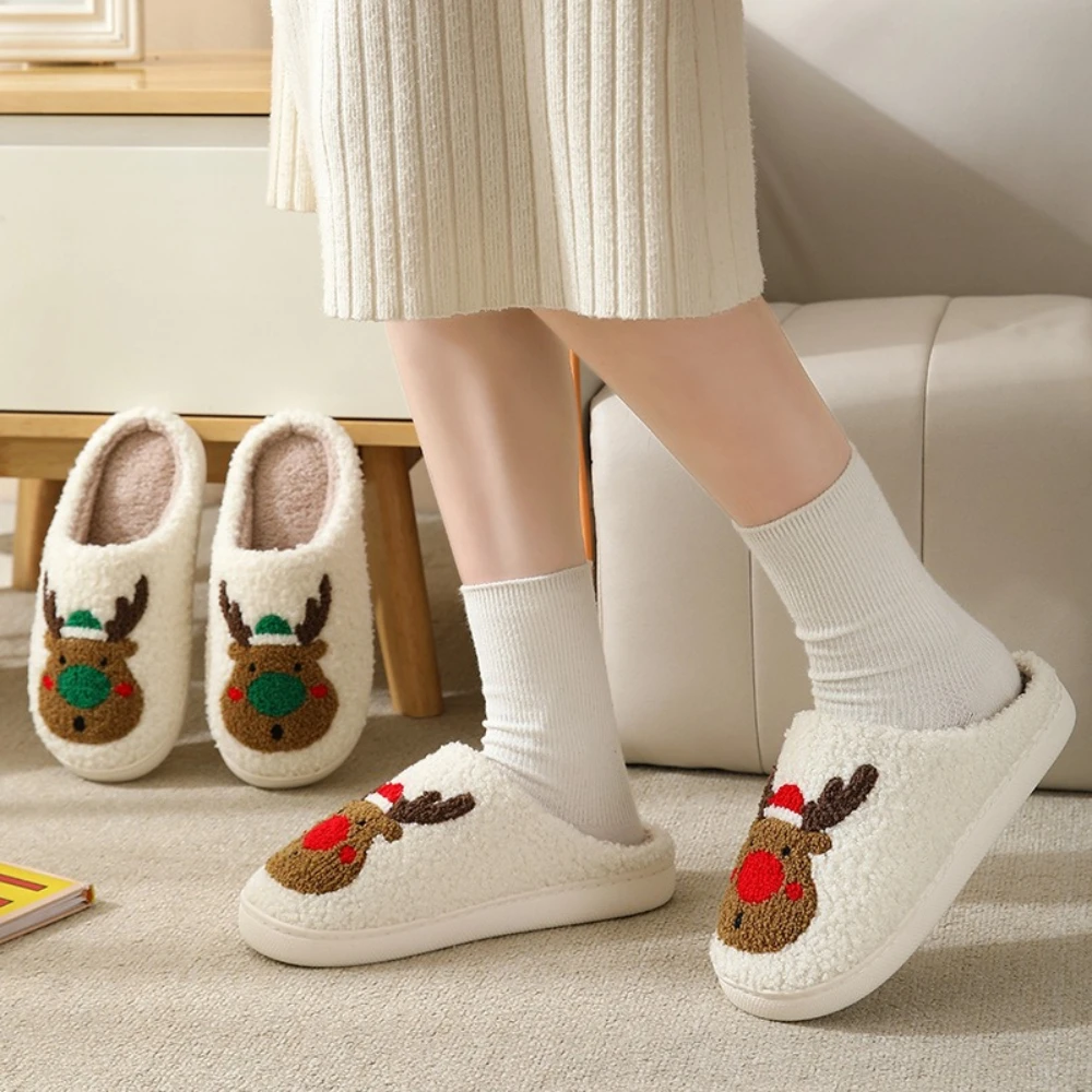 Pantoufles en coton motif renne de Noël, chaussures d'intérieur chaudes et mignonnes pour l'hiver, pour hommes et femmes, chaussures d'intérieur douces et antidérapantes en peluche.